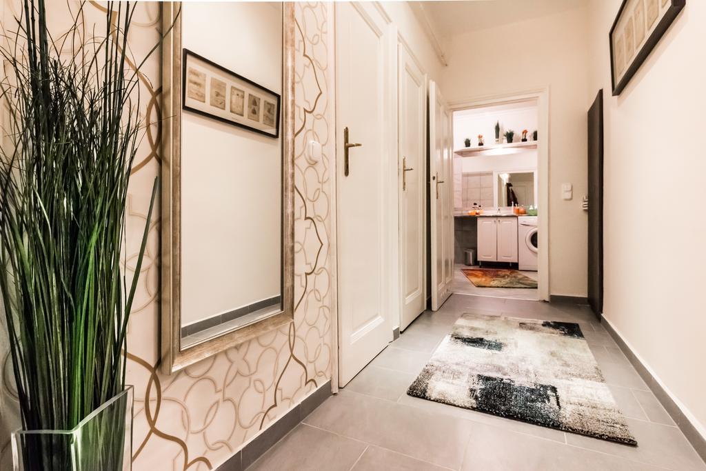 Dr. House Apartment Budapest Exterior photo